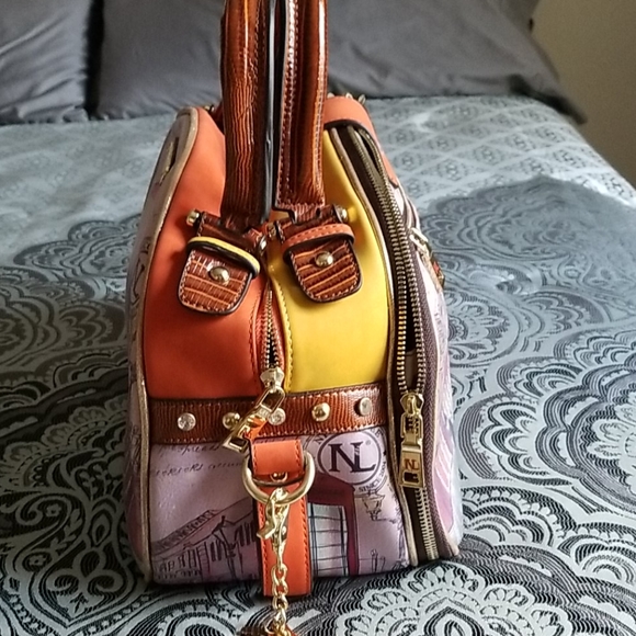 Handbag - Picture 3 of 4